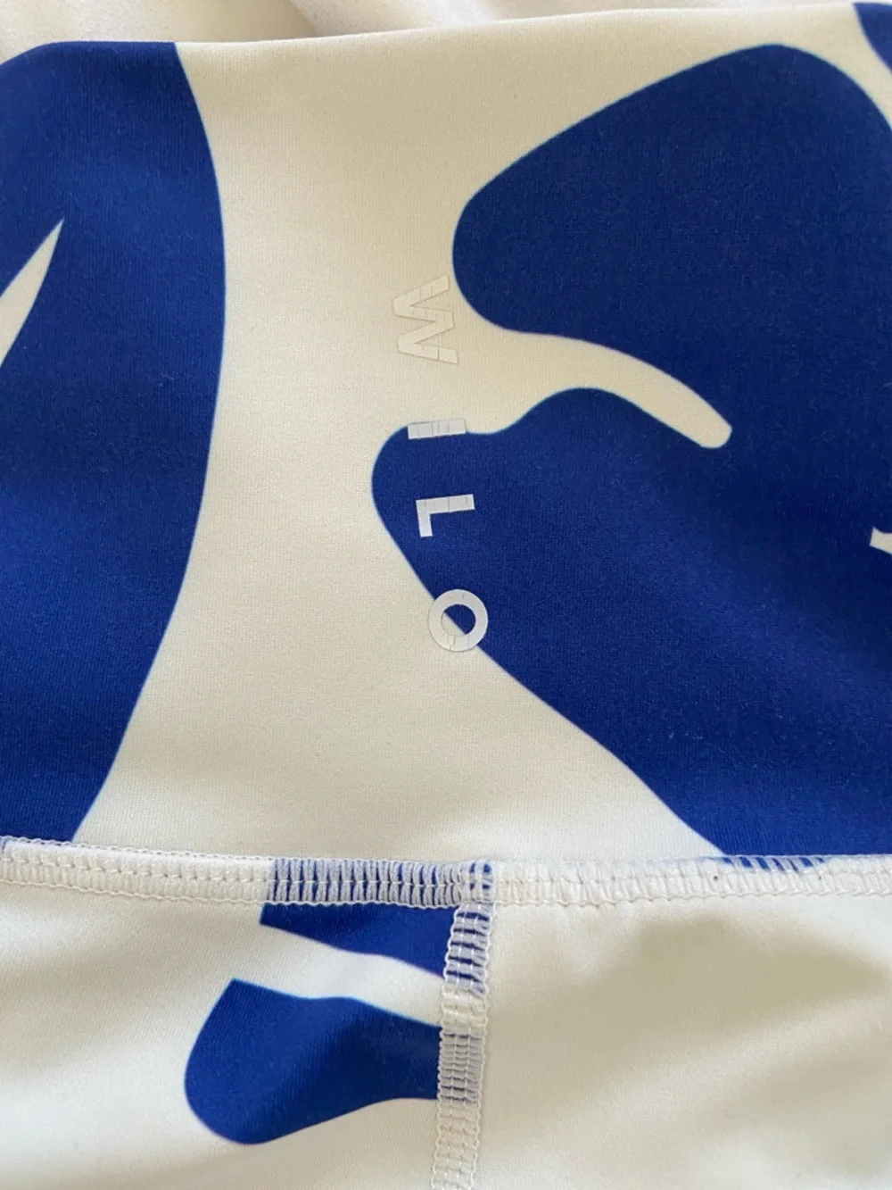 WILO The Label Active Leggings Size M Blue and White Floral Ankle Length - Picture 4 of 5